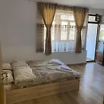 за гости *