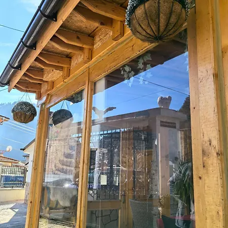 къща томови Guest house *