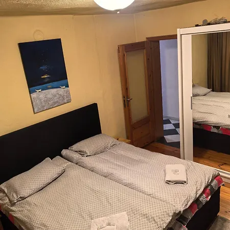 къща томови Guest house *