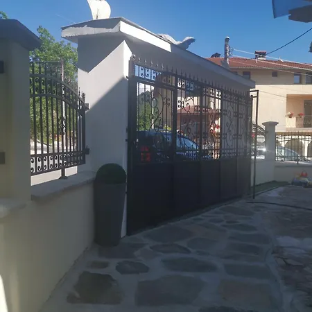 къща томови Guest house
