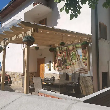 къща томови Guest house *