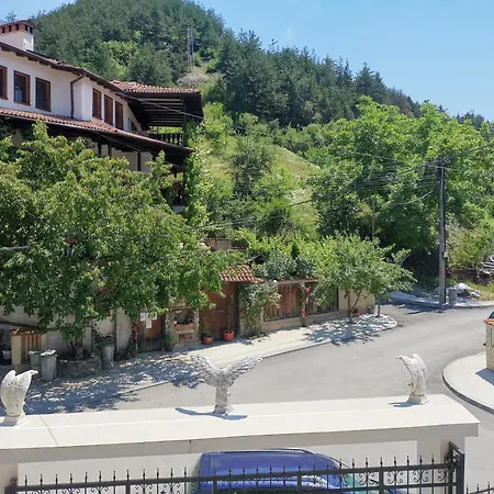 къща томови Guest house