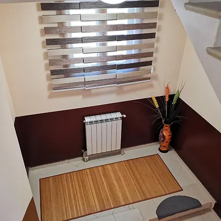 къща томови Guest house