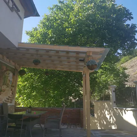 къща томови Guest house Devin